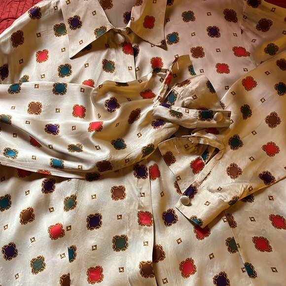 100% silk button up blouse - Picture 3 of 6